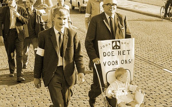 vietnamdemonstratie-leeuwarden-drachten-augustus-1966-vrede-optimist1