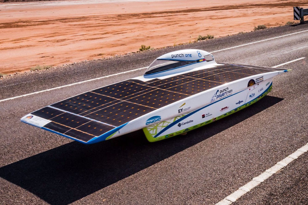 auto-op-zonne-energie-punch-powertrain-solar-team-optimist