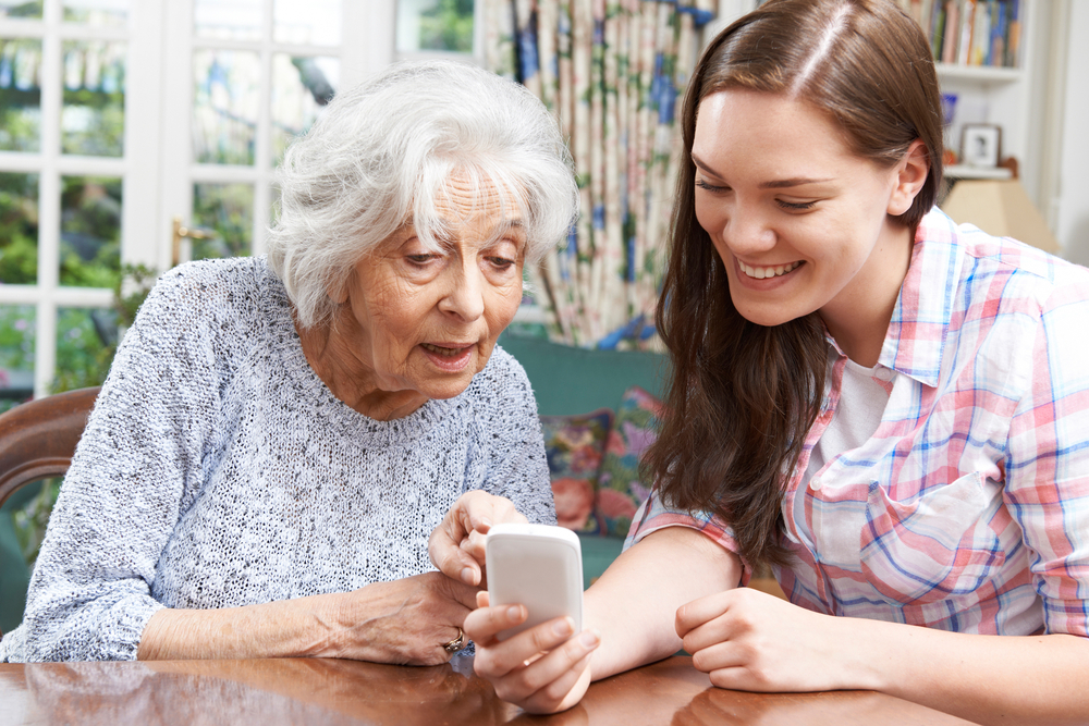 ouderen-krijgen-hulp-en-jongeren-verdienen-zakcentje-met-yoho-app-karin-groeneveld-optimist