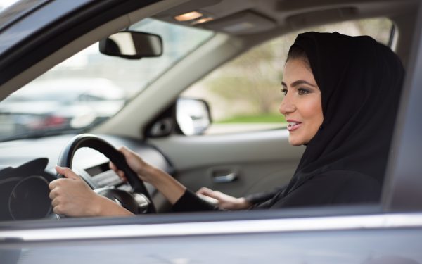 saoedische-prins-wil-vrouwen-achter-het-stuur-optimist