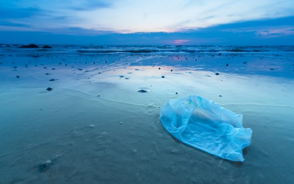 Europees Parlement: verbod op wegwerpplastic en zuurstof-afbreekbaar plastic in 2021