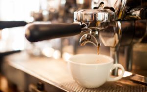 Positief nieuwsoverzicht: denken aan koffie, veilige spoorwegen en meer