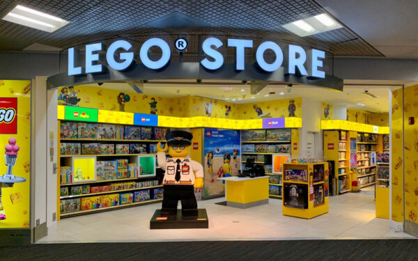 Miami,,Fl,Usa,-,July,9,,2024:,Lego,Store,With